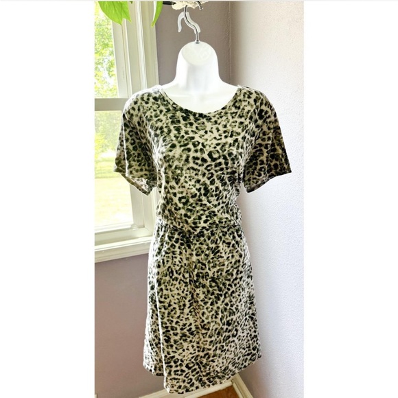 Old Navy Tall Animal Print T-shirt Dress with Cinched Waist - Picture 2 of 3